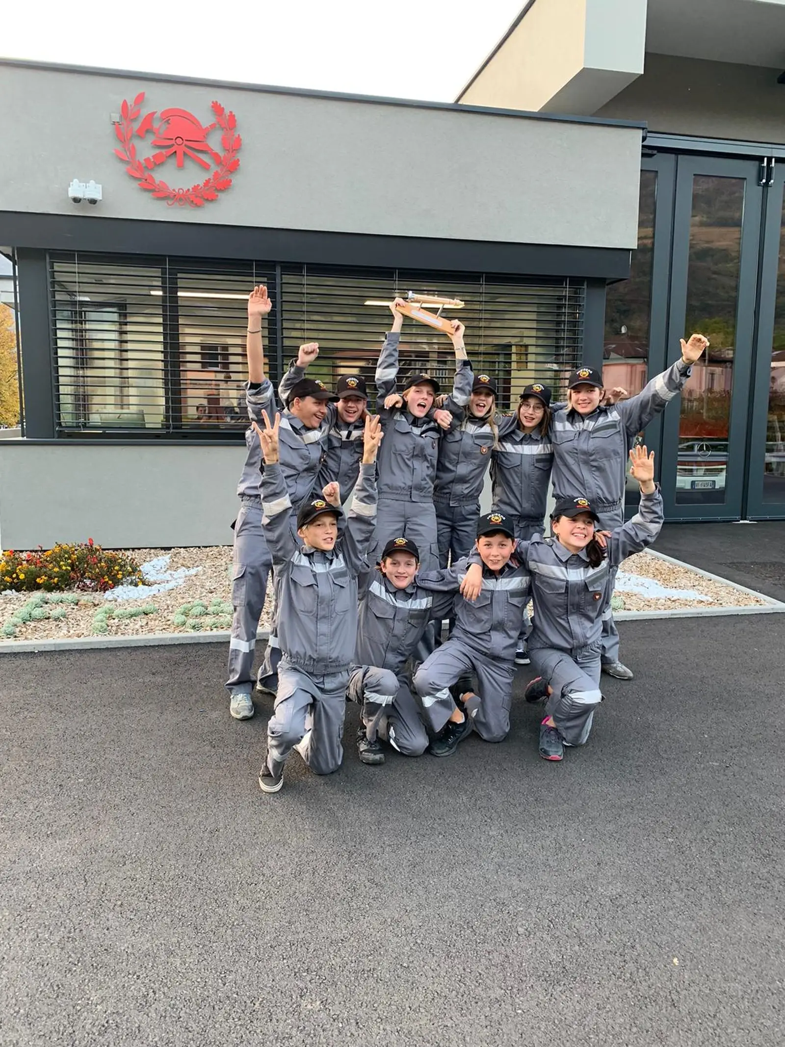 Jugendfeuerwehr nach dem erfolgreich abgeschlossenen Landes-Jugendfeuerwehrleistungsbewerb